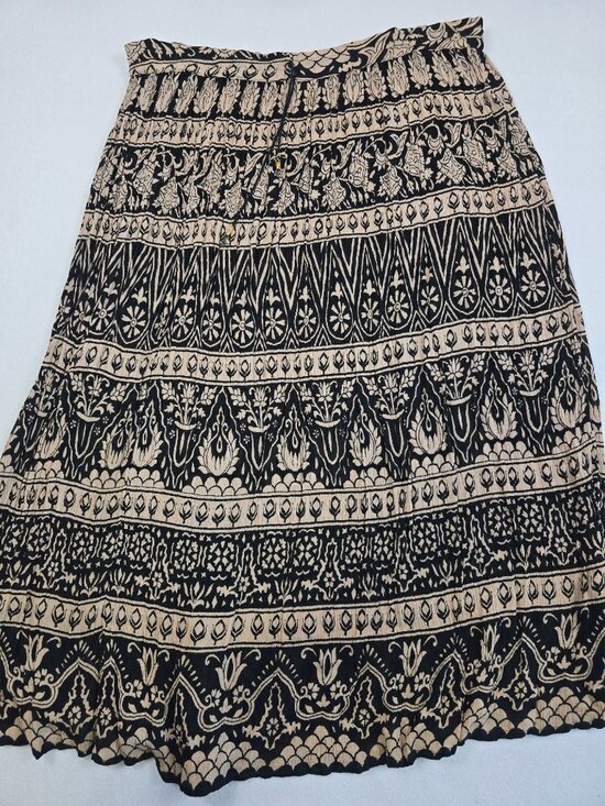 Patchouli Dresses & Skirts - Vintage Patchouli One Size Boho Broomstick Maxi Skirt Black & Beige Indian Print